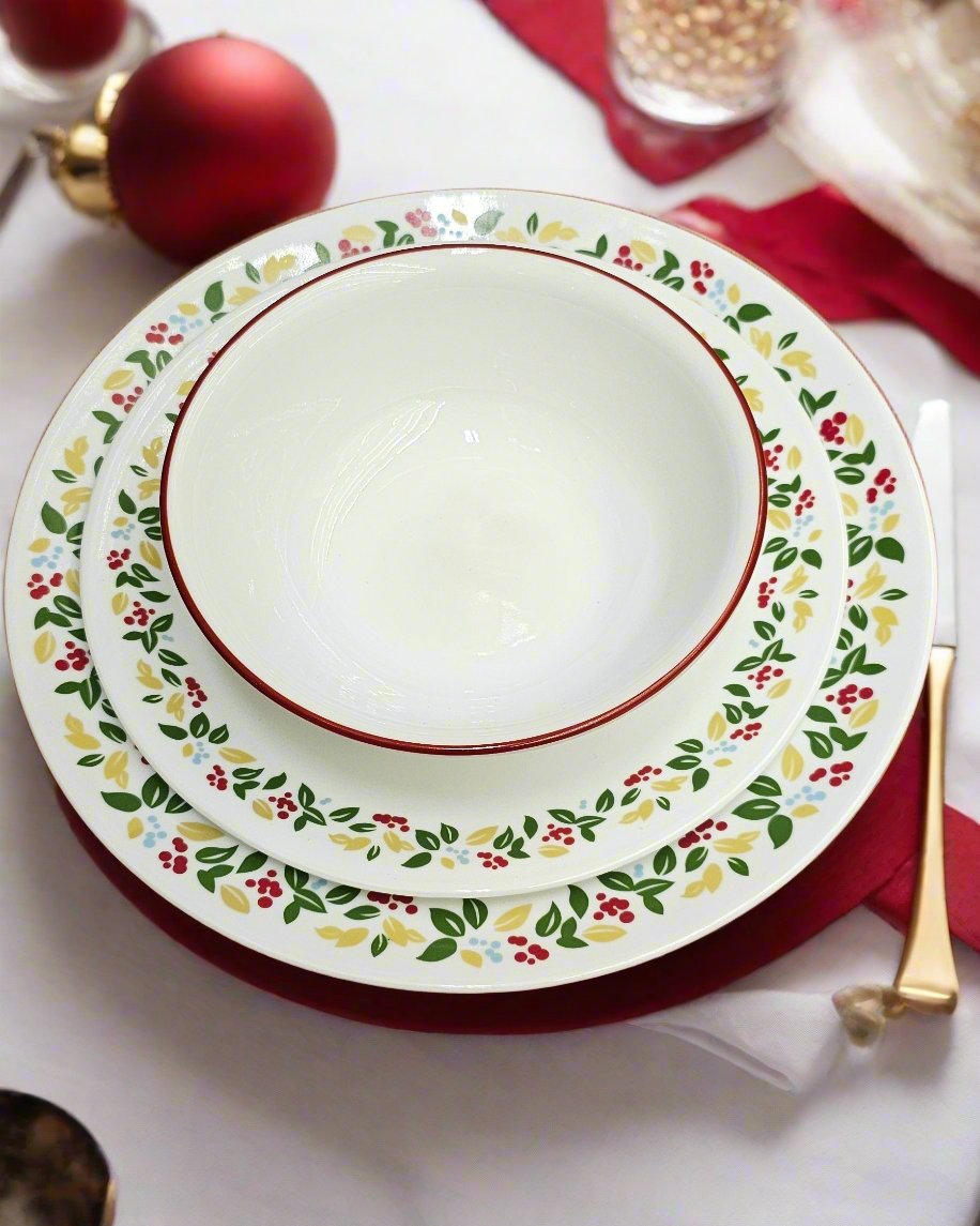 Corelle 18 piece Dinnerware Set Holiday Berries – Simcart.ca